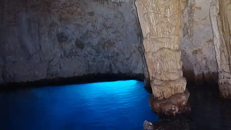 La Grotta dello Smeraldo uno spettacolo della Campania